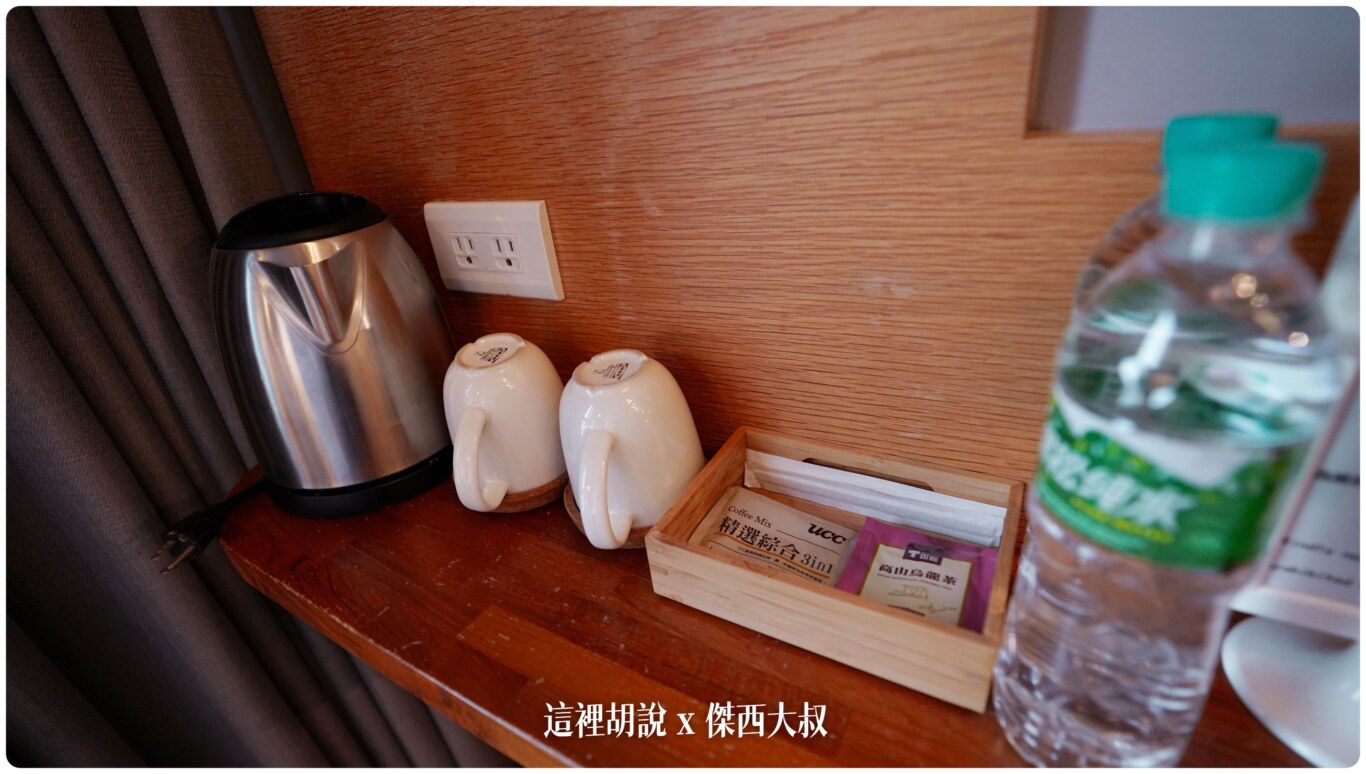 有提供礦泉水還有茶包