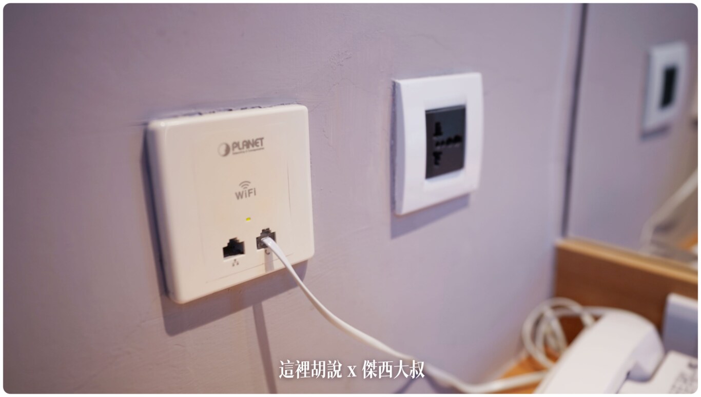 本來以為可以直接插這個孔的有線網路直接使用，但是這個孔是沒辦法使用的