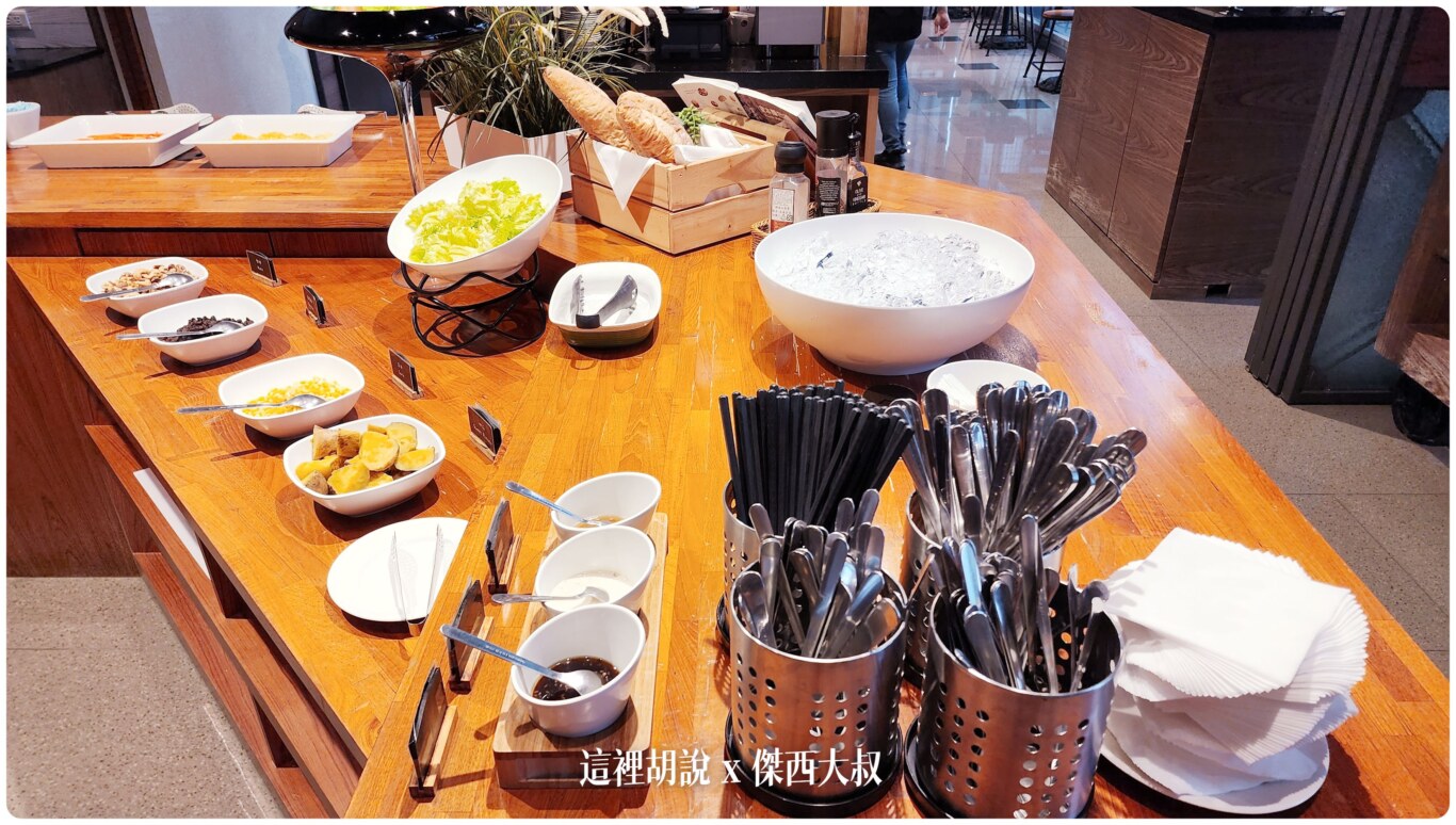 高雄碧港良居 站前店 大空間樓中樓套房：用餐空間