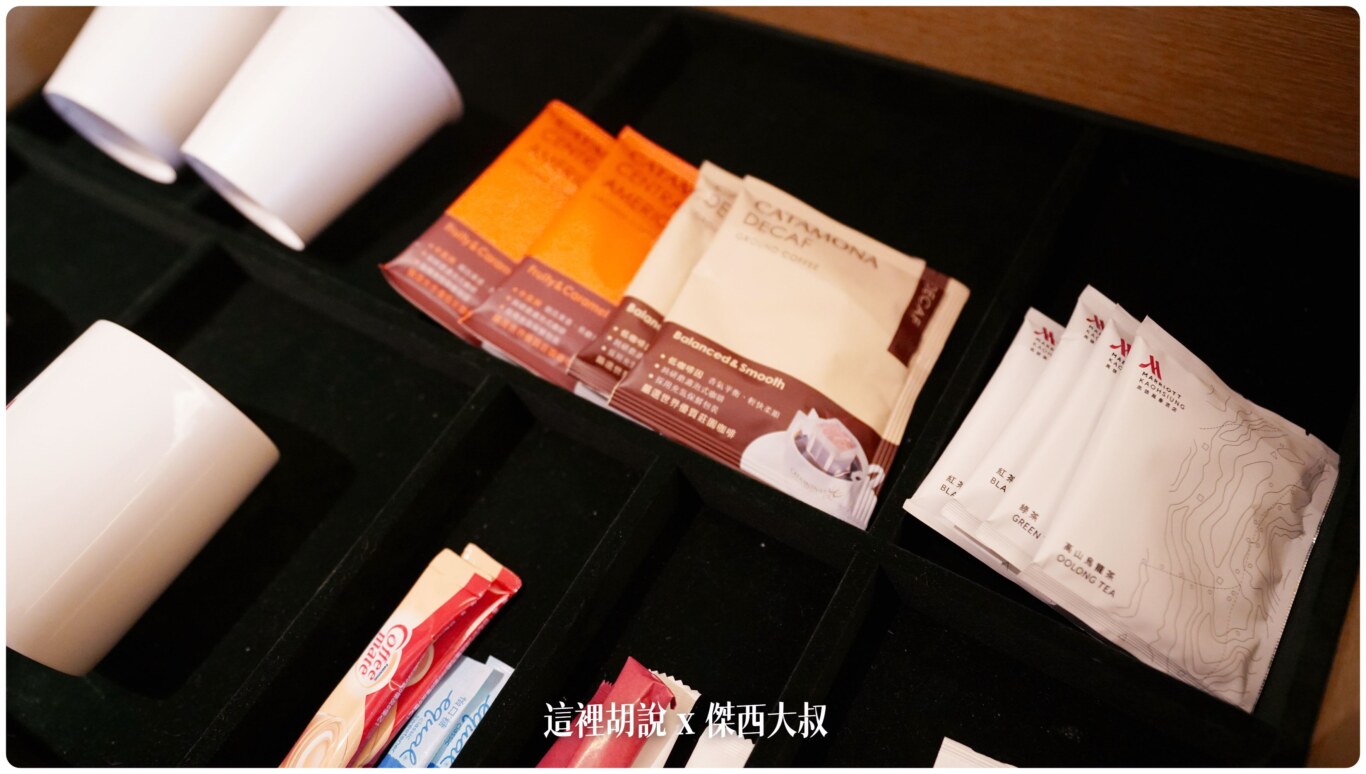 右邊萬豪包裝是天仁茗茶代工