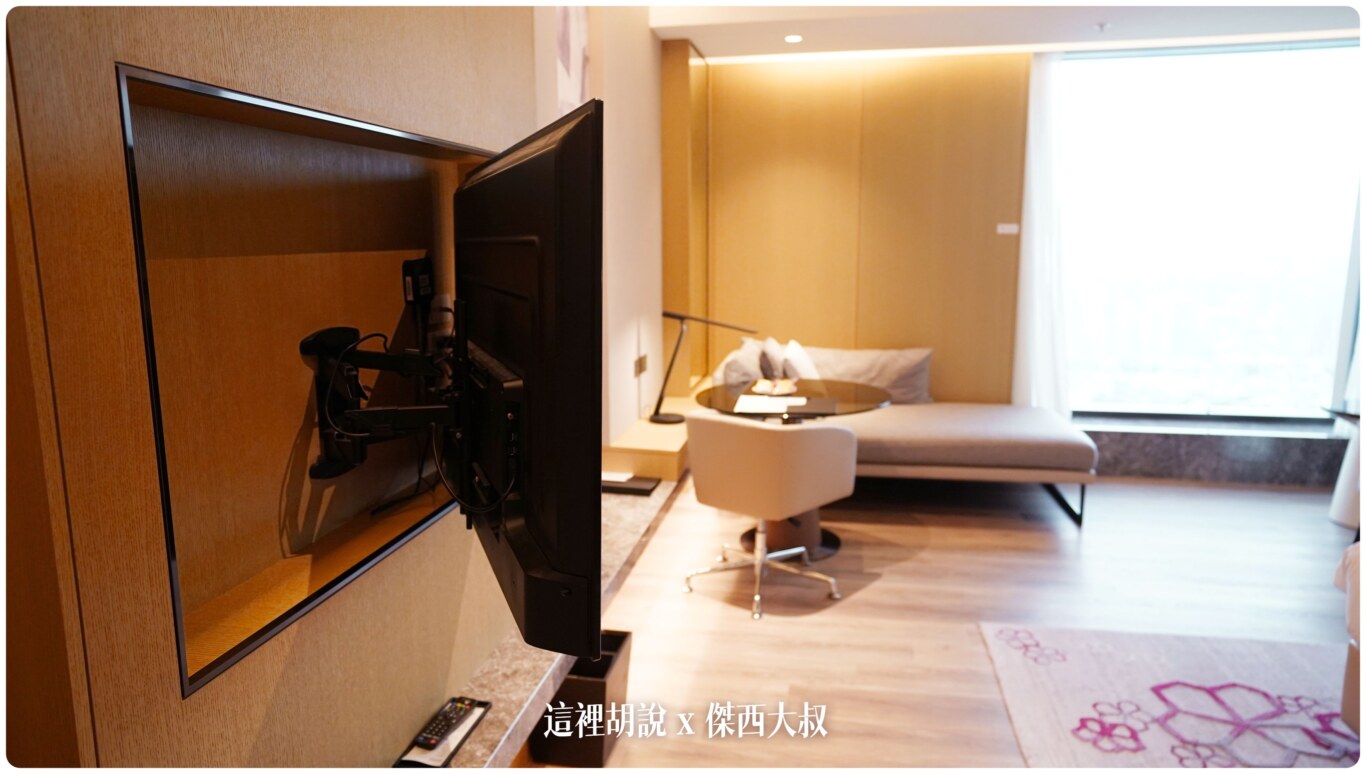 疫情後再訪高雄萬豪 Marriott Kaohsiung 高雄唯一萬豪集團飯店：沙發書桌區