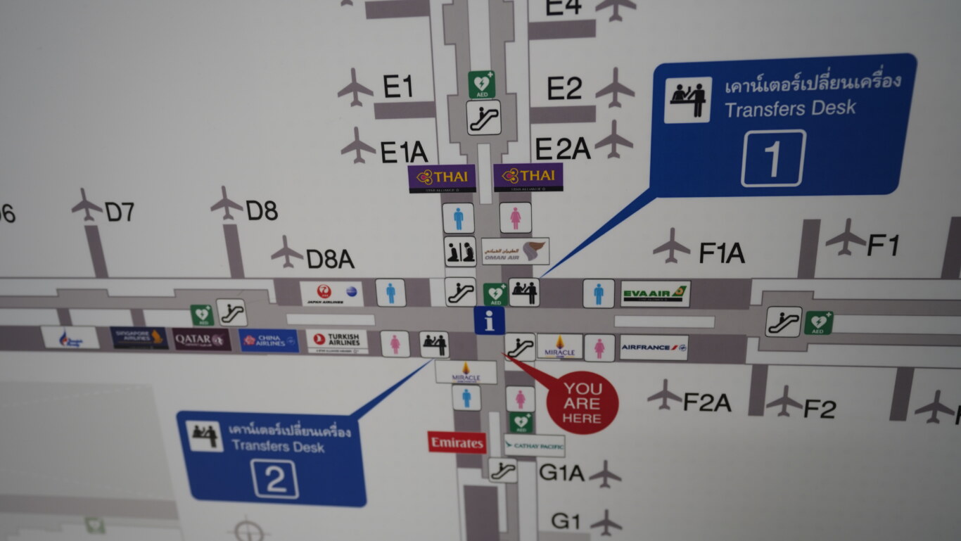 這邊有兩區有轉機櫃檯，互相距離不遠，找不到就去另外一邊找