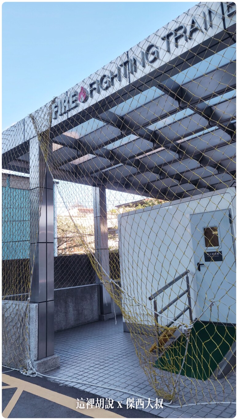 長榮航空機長營 營運中心 艙門訓練教室 一次體驗搞定恐怖箱跟大怒神：機艙滅火訓練