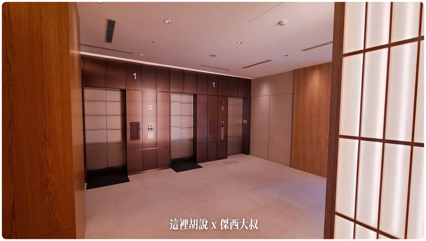 台北格拉斯麗酒店 直接復刻日本Hotel Gracery WHG集團 哥吉拉飯店/恐龍飯店：大廳大門