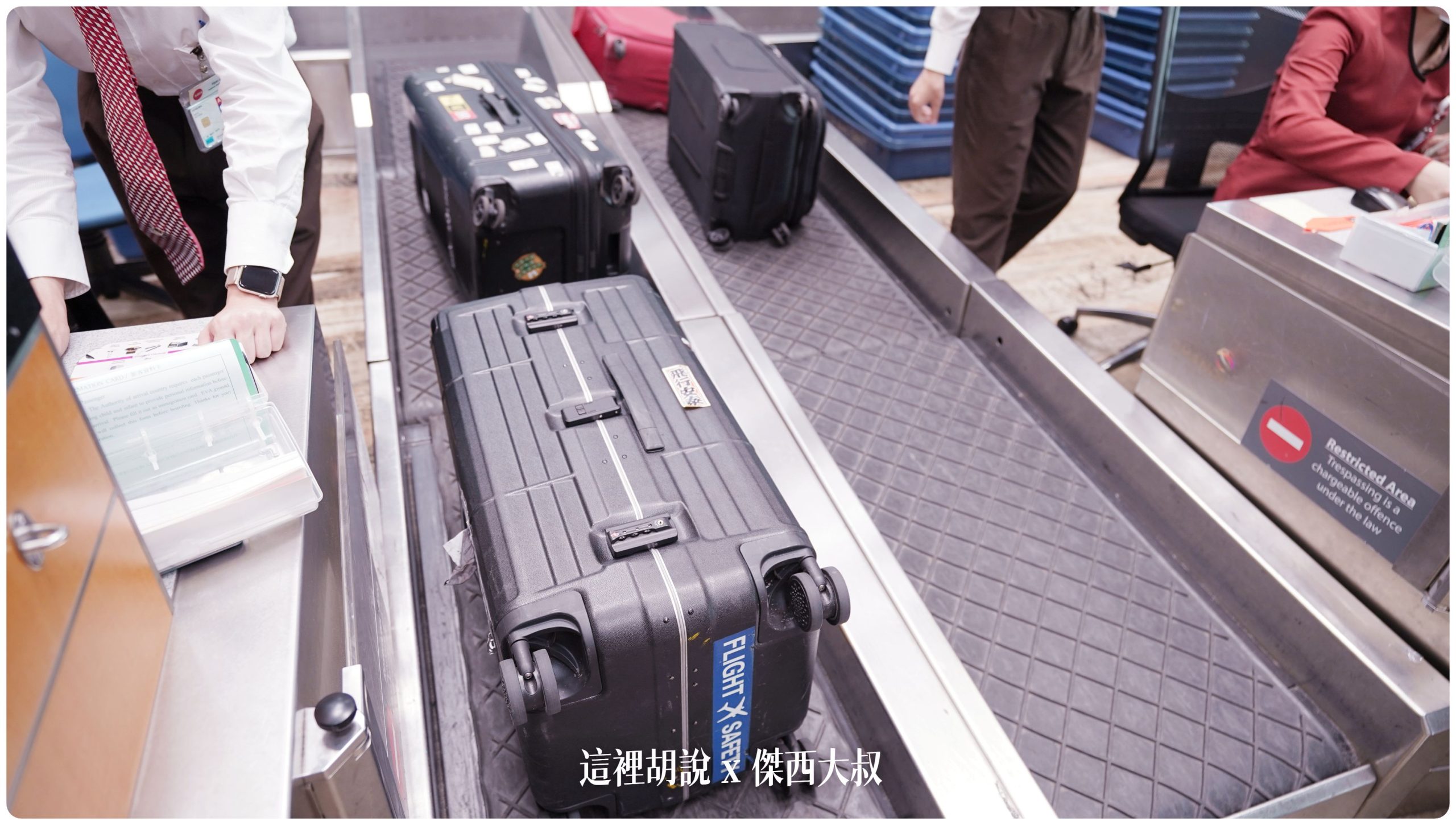 長榮航空飛行記錄 777 SIN-TPE BR216 皇璽桂冠艙 77W（77A） 這次聊聊電子菜單這一件事情：機場報到櫃臺