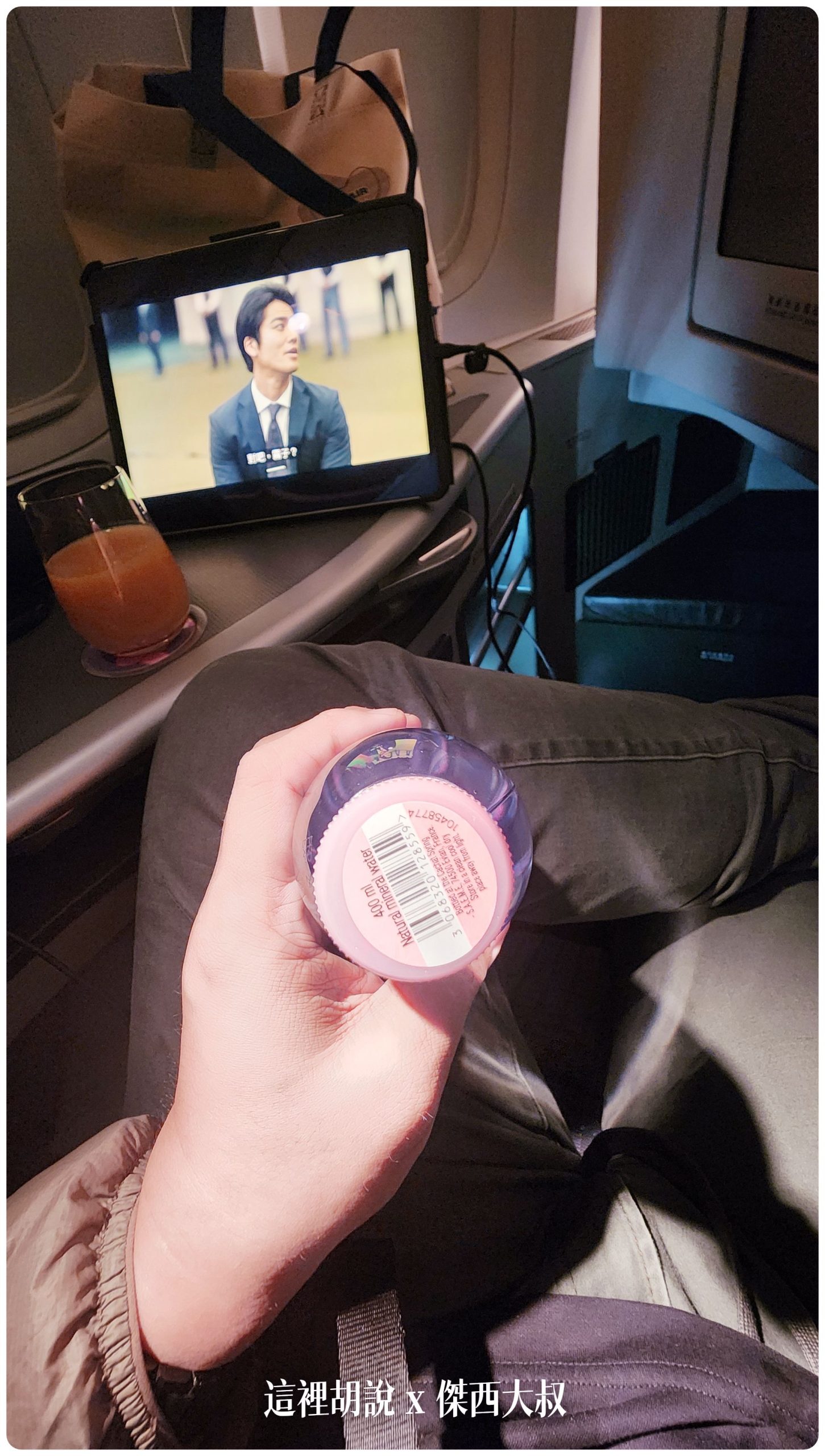 長榮航空飛行記錄 777 SIN-TPE BR216 皇璽桂冠艙 77W（77A） 這次聊聊電子菜單這一件事情：餐飲服務