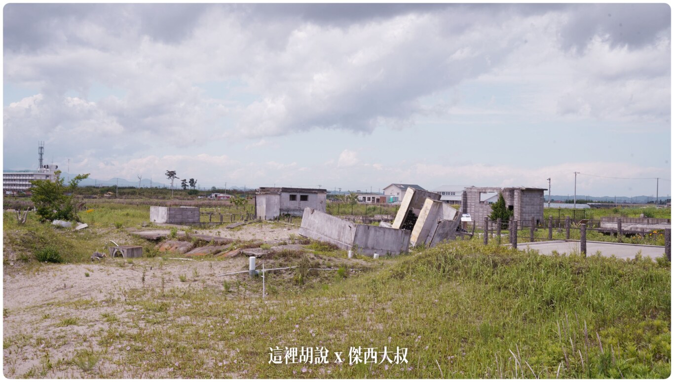 沒到現場無法感受海嘯帶來的震撼 仙台311紀念館 荒濱小學海嘯遺構：海堤旁：荒濱慈聖觀音、荒濱祈禱之塔、居民建築地基遺構