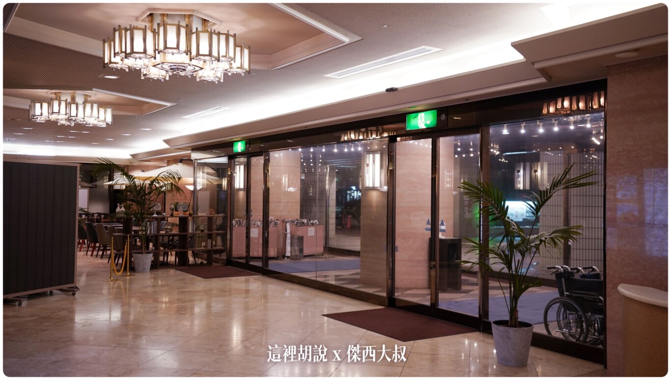 這才是飯店的大門