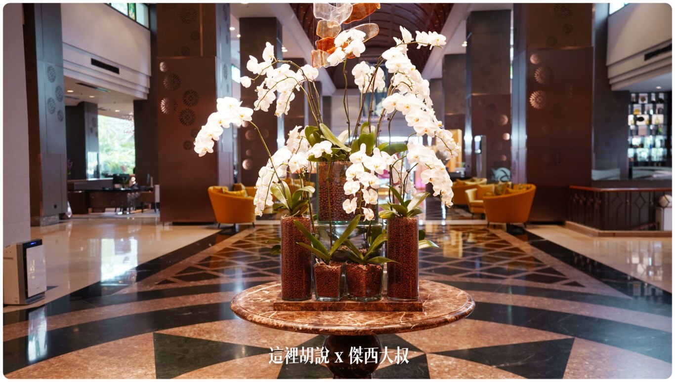 馬來西亞吉隆坡機場飯店 薩馬薩瑪克利亞酒店  SAMA SAMA HOTEL 兩分鐘就到航廈：Sama-Sama Hotel 飯店大廳