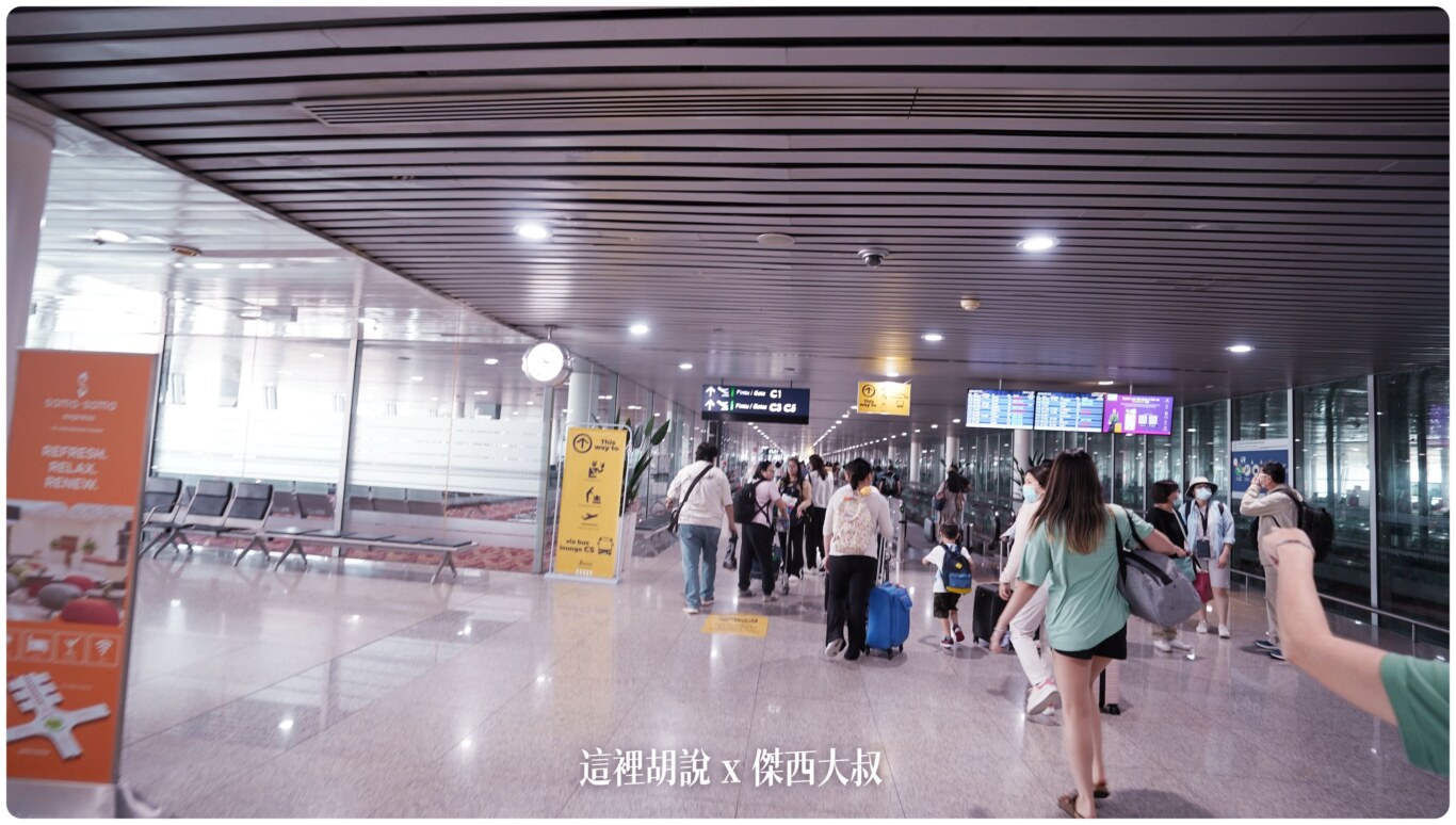 吉隆坡機場 第一航廈/KLIA1 非管制區分層介紹 轉機注意事項：抵達馬來西亞入境流程：前往C5搭乘接駁車，回到主航廈通關