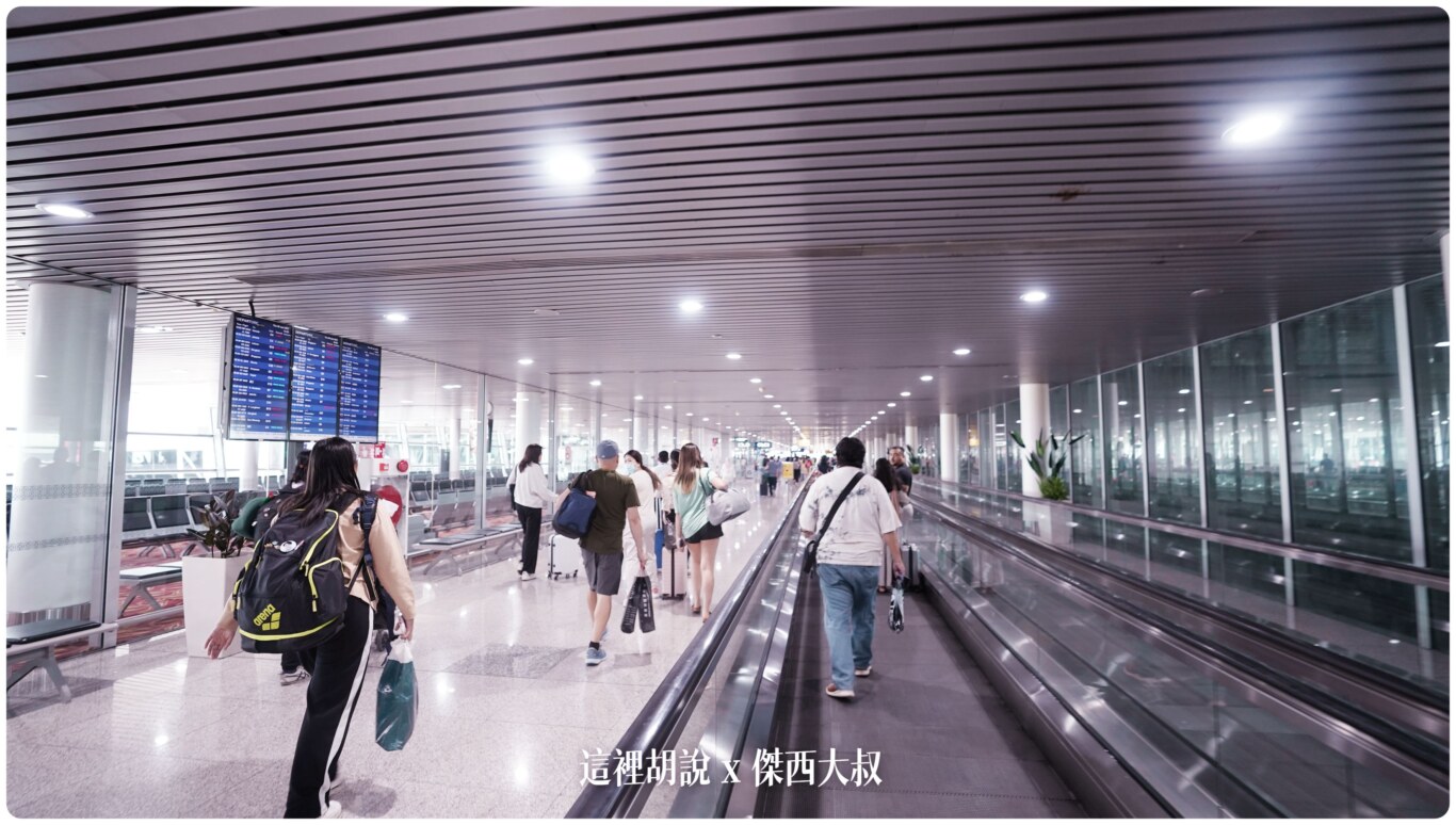 吉隆坡機場 第一航廈/KLIA1 非管制區分層介紹 轉機注意事項：抵達馬來西亞入境流程：前往C5搭乘接駁車，回到主航廈通關