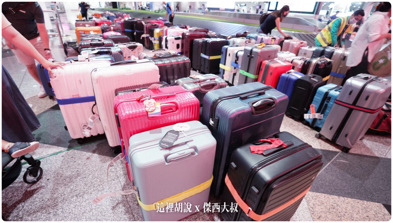 吉隆坡機場 第一航廈/KLIA1 非管制區分層介紹 轉機注意事項：抵達馬來西亞入境流程：前往C5搭乘接駁車，回到主航廈通關