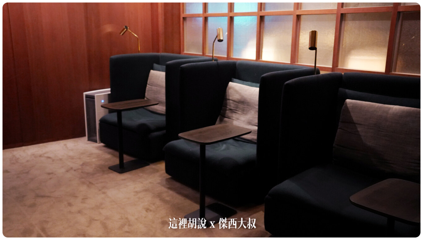 要找一下的休息空間在淋浴間旁邊
