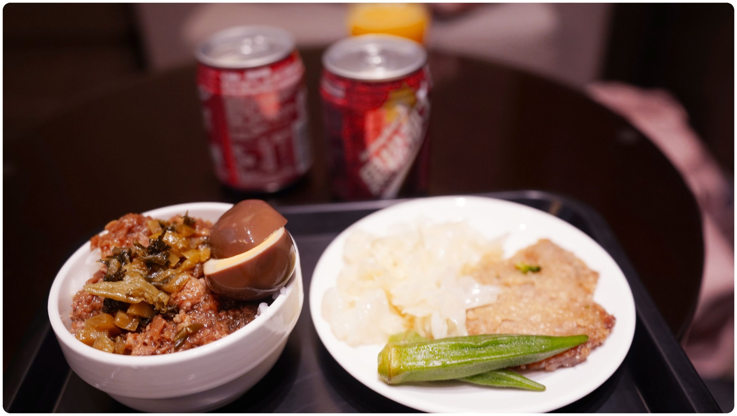 松山機場高雄空廚貴賓室 肉燥飯+排骨 其他免費休憩空間：餐點