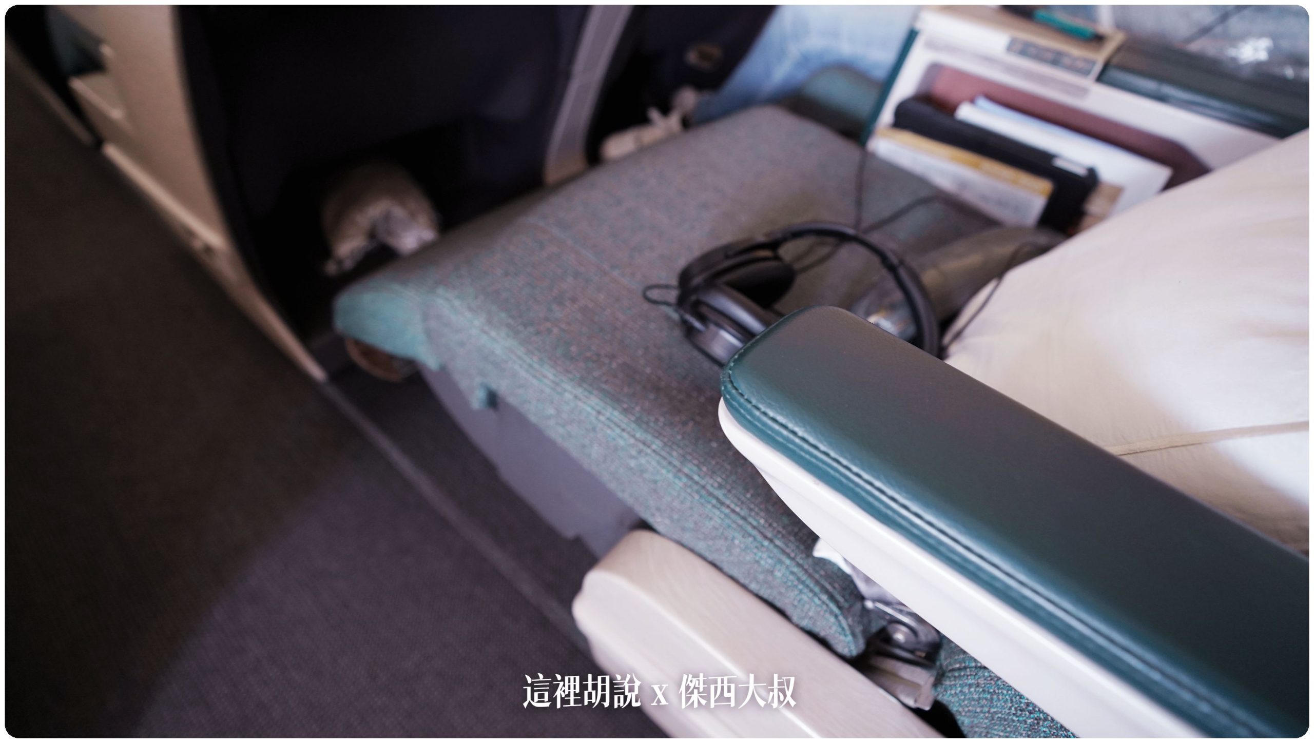 國泰航空 A330-300(33P) 區域型商務艙 KUL-HKG 飛行紀錄：區域型商務艙： 2-2-2 配置