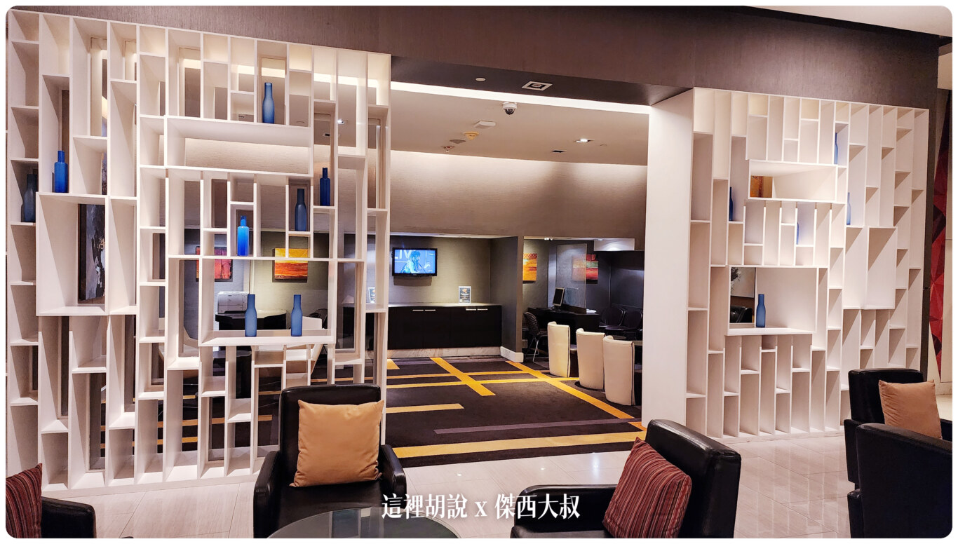 曼谷福朋喜來登 位於鬧區TERMINAL21隔壁 Four Points by Sheraton Bangkok, Sukhumvit 15：大廳