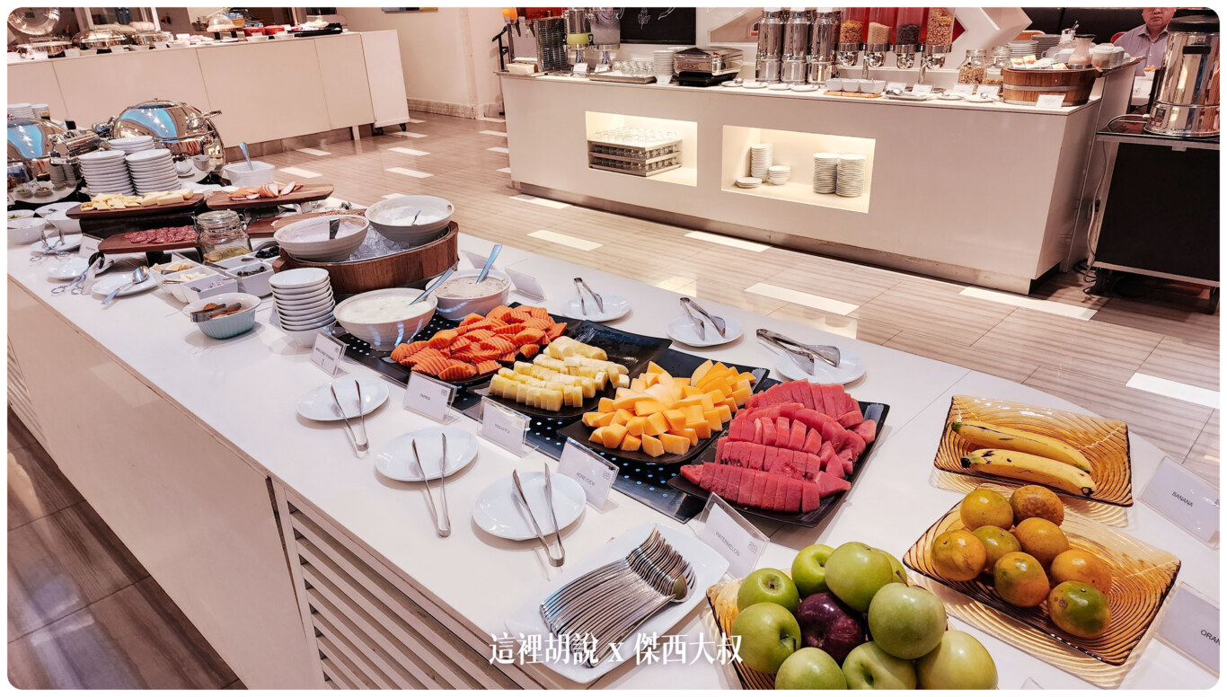 曼谷福朋喜來登 位於鬧區TERMINAL21隔壁 Four Points by Sheraton Bangkok, Sukhumvit 15：早餐