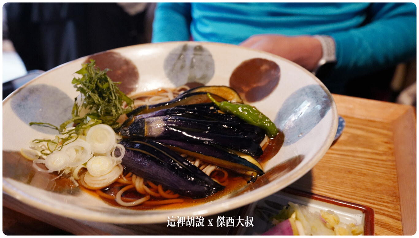 銀山溫泉：主街上的蕎麥麵伊豆之華 跟咖啡店 布丁 酒茶房クリエ：蕎麥麵 伊豆之華