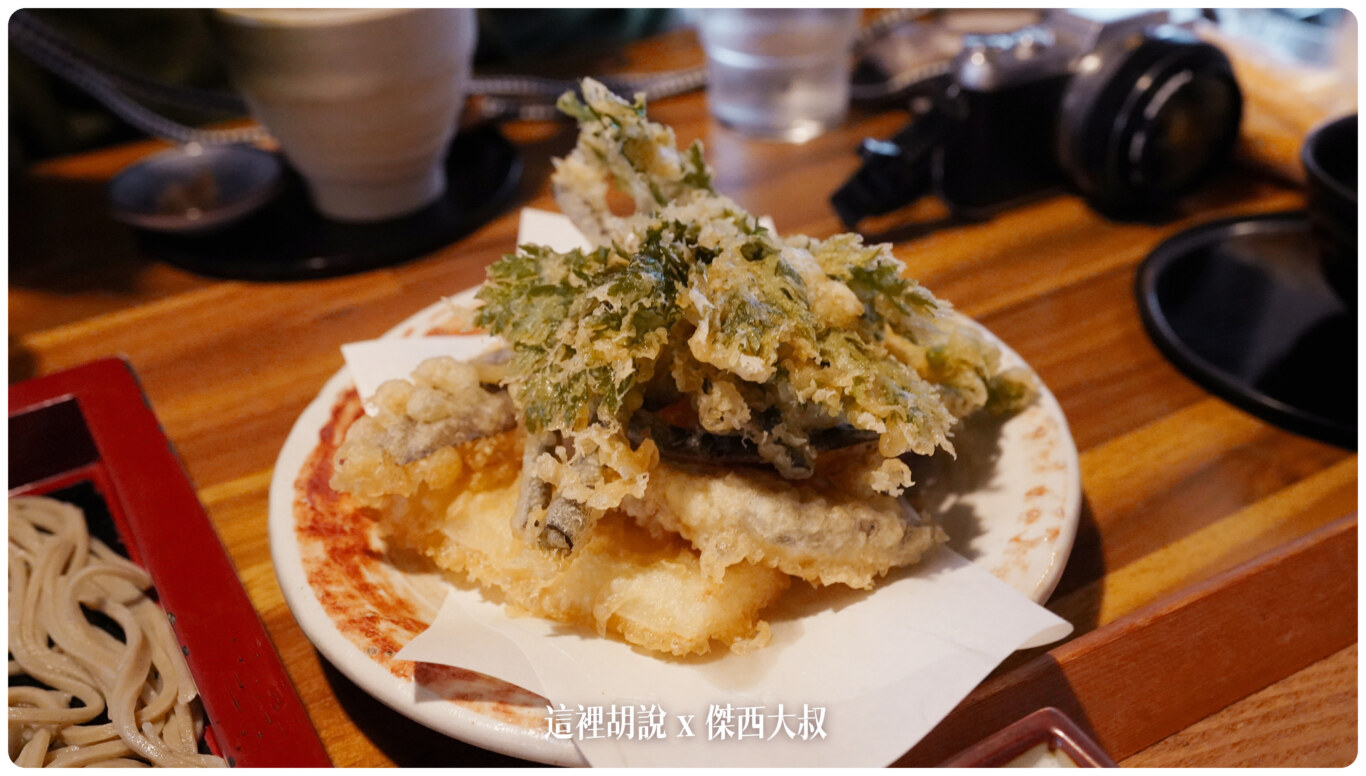 銀山溫泉：主街上的蕎麥麵伊豆之華 跟咖啡店 布丁 酒茶房クリエ：蕎麥麵 伊豆之華