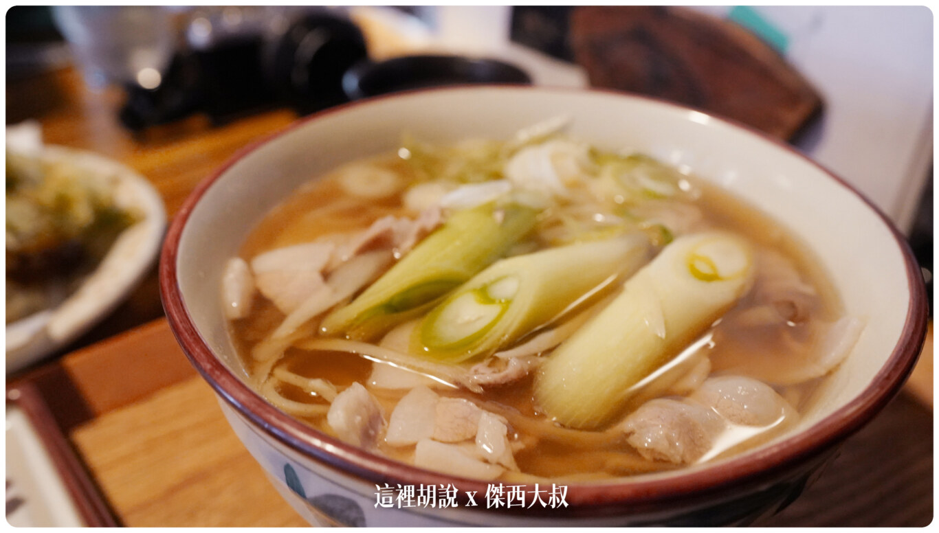 銀山溫泉：主街上的蕎麥麵伊豆之華 跟咖啡店 布丁 酒茶房クリエ：蕎麥麵 伊豆之華