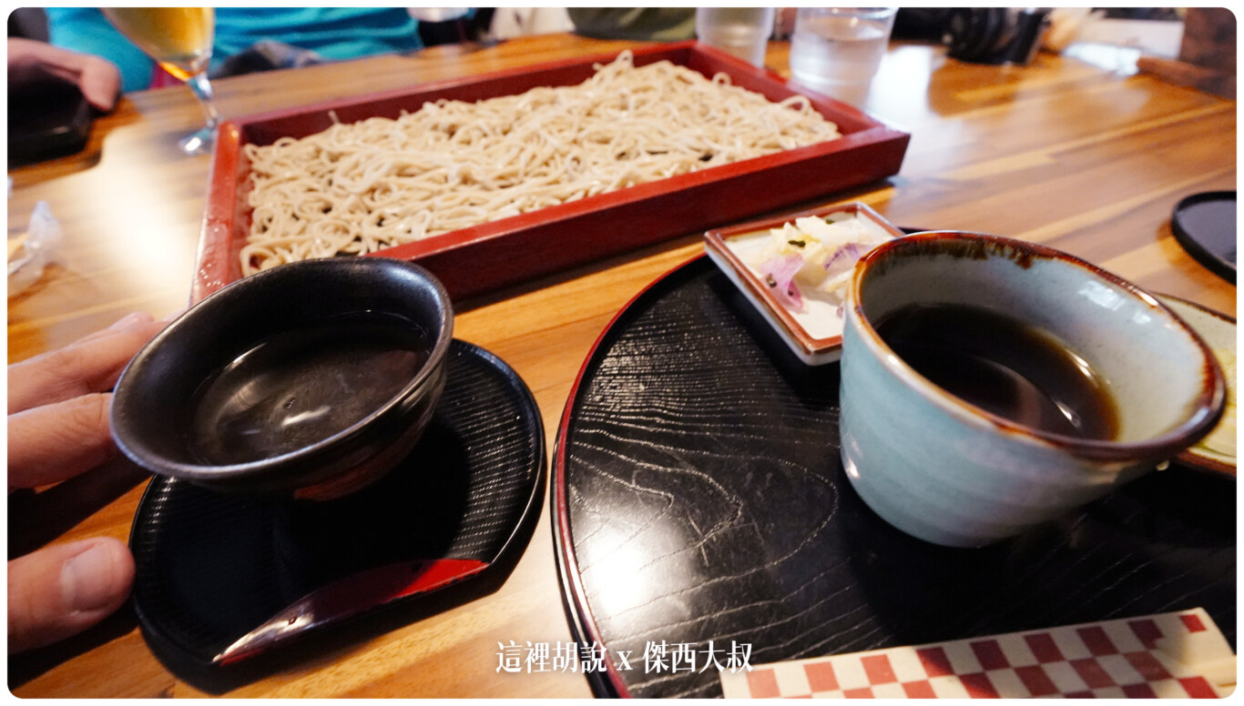 銀山溫泉：主街上的蕎麥麵伊豆之華 跟咖啡店 布丁 酒茶房クリエ：蕎麥麵 伊豆之華