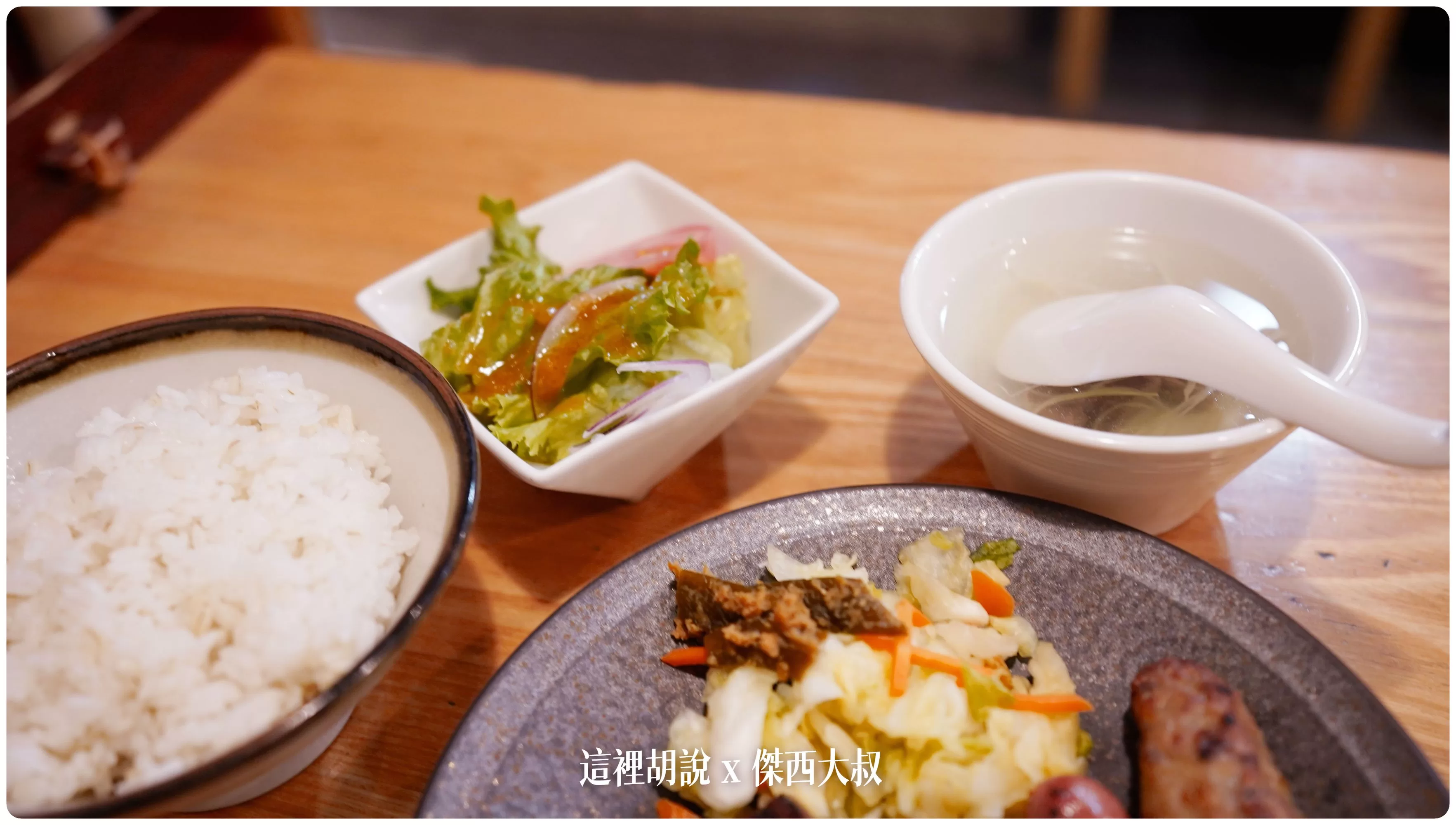 仙台牛舌巡禮 喜助 味の牛たん喜助 牛舌全餐 燉牛舌 、牛舌玉子燒、牛舌香腸、牛舌肉餅:菜色 仙台牛舌巡禮 喜助 味の牛たん喜助 牛舌全餐 燉牛舌 、牛舌玉子燒、牛舌香腸、牛舌肉餅:菜色