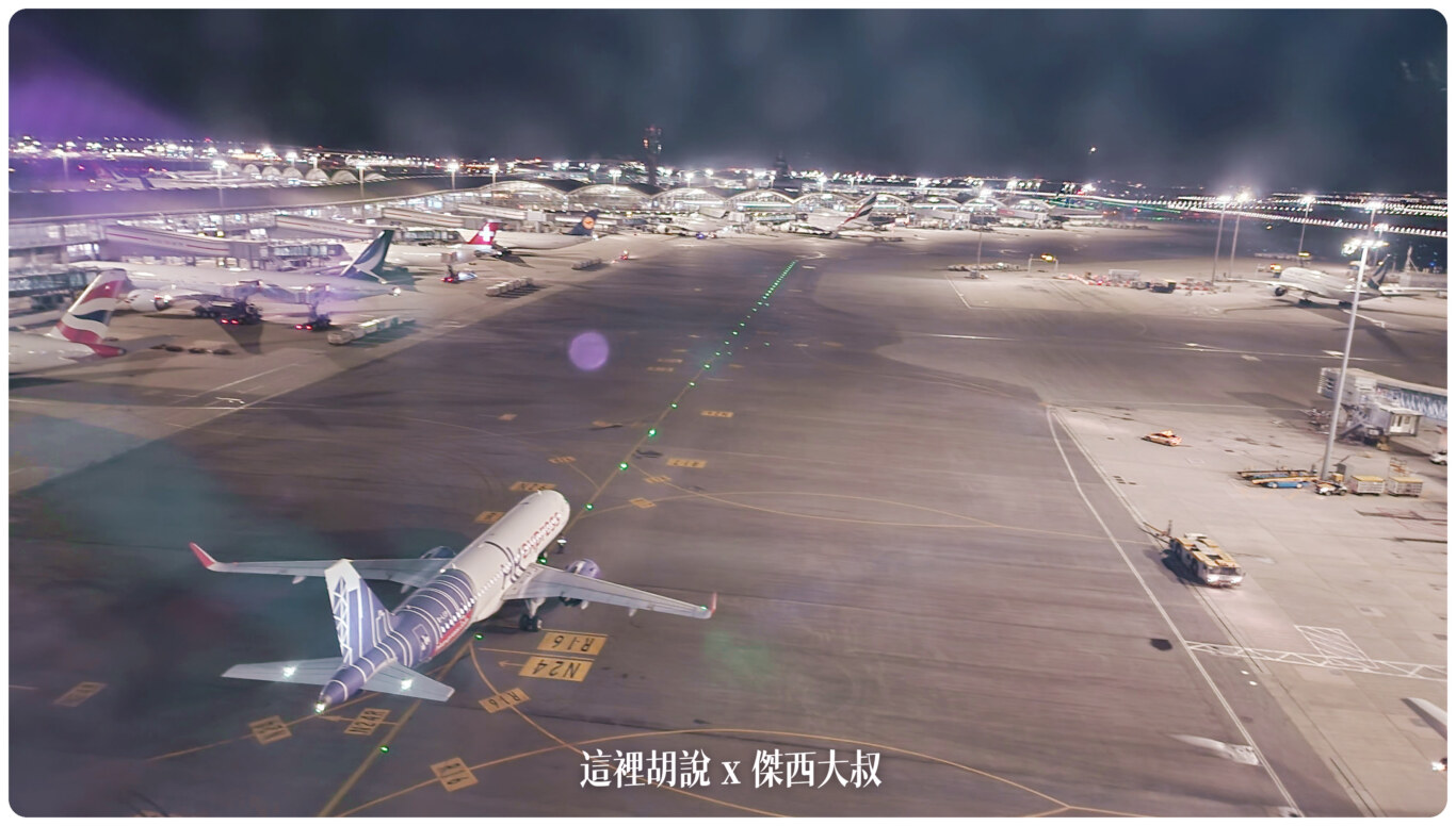 香港機場天際走廊 Sky Bridge 可以看飛機從腳下開過去：天橋上的景觀