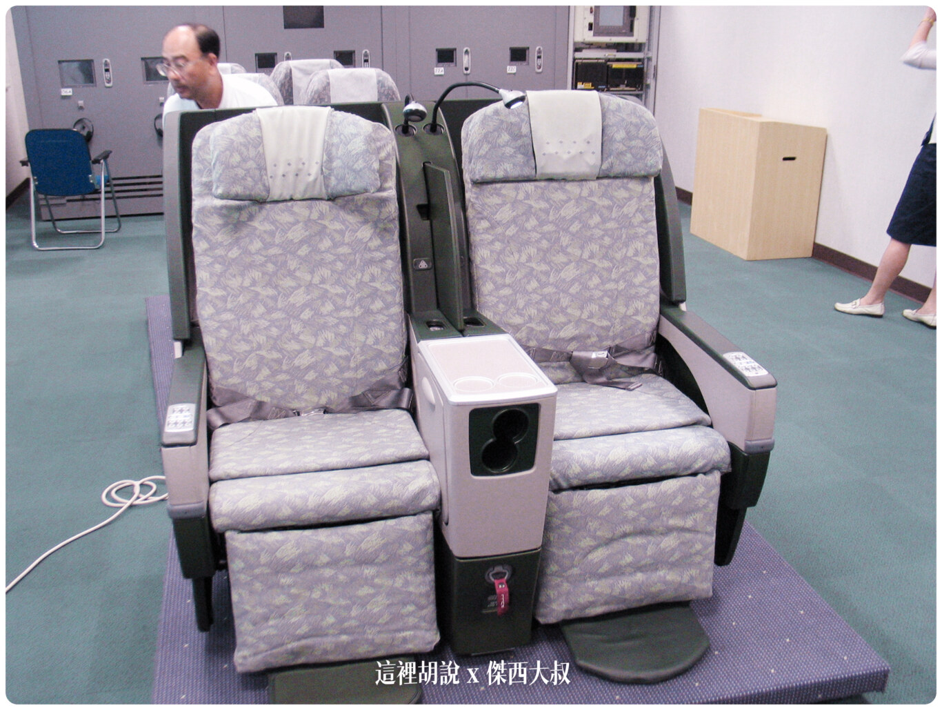 才剛引進的長榮桂冠艙（沒辦法全平躺），有裝載在A330. 747. 777上面