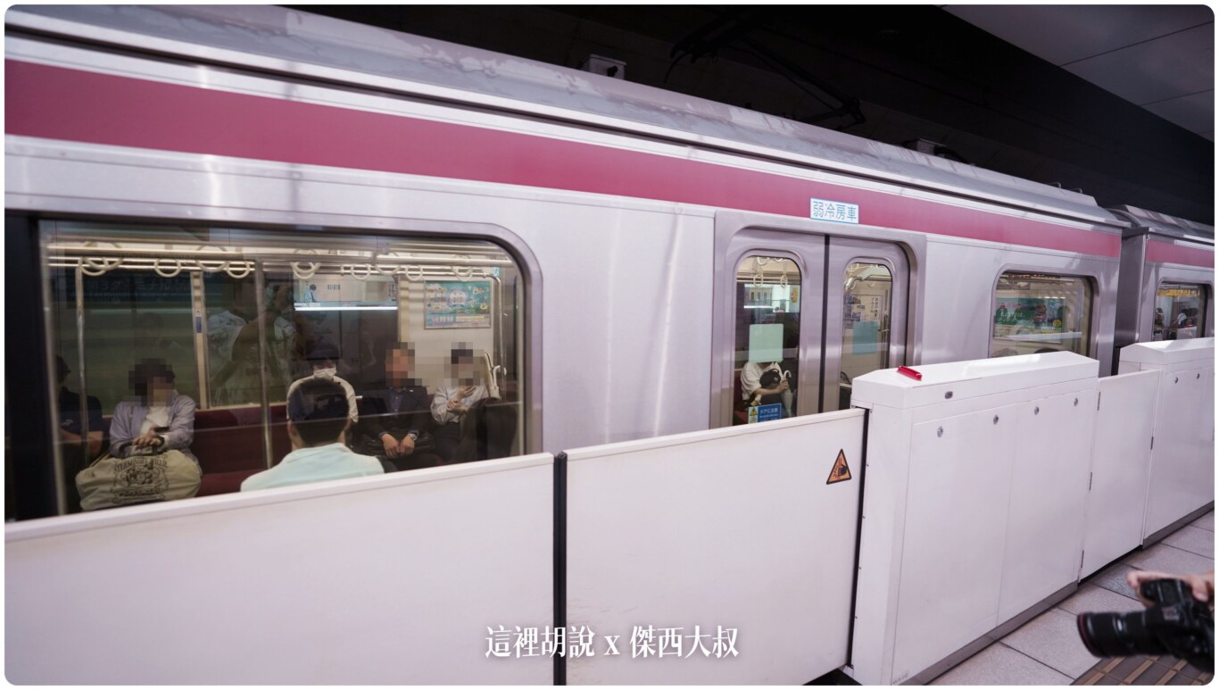 車輛是這種日本一班的電車，所以行李要顧著才不會滑來滑去