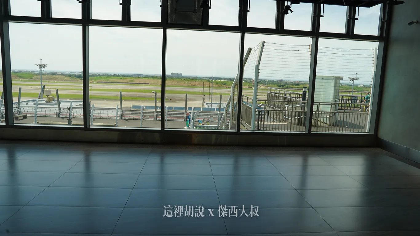 睡在桃園機場 走訪全機場 過夜.住宿.休息.打地鋪選擇 睡在機場系列:T2 5F:北側商場 睡在桃園機場 走訪全機場 過夜.住宿.休息.打地鋪選擇 睡在機場系列:T2 5F:北側商場