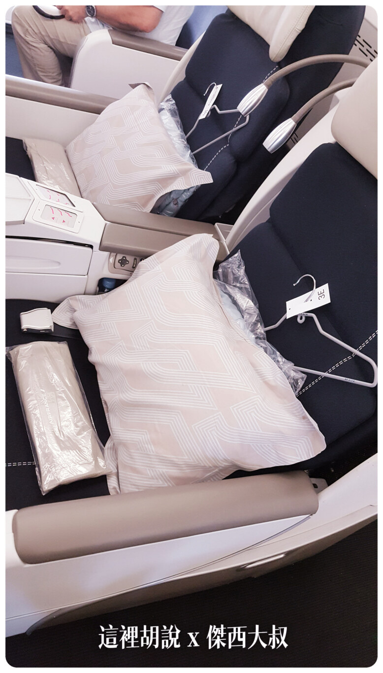 法國航空 A330 CDG-LOS-CDG 商務艙飛行紀錄 這輩子很難再去一次的地方:法國戴高樂 - 奈及利亞 法國航空 A330 CDG-LOS-CDG 商務艙飛行紀錄 這輩子很難再去一次的地方:法國戴高樂 - 奈及利亞