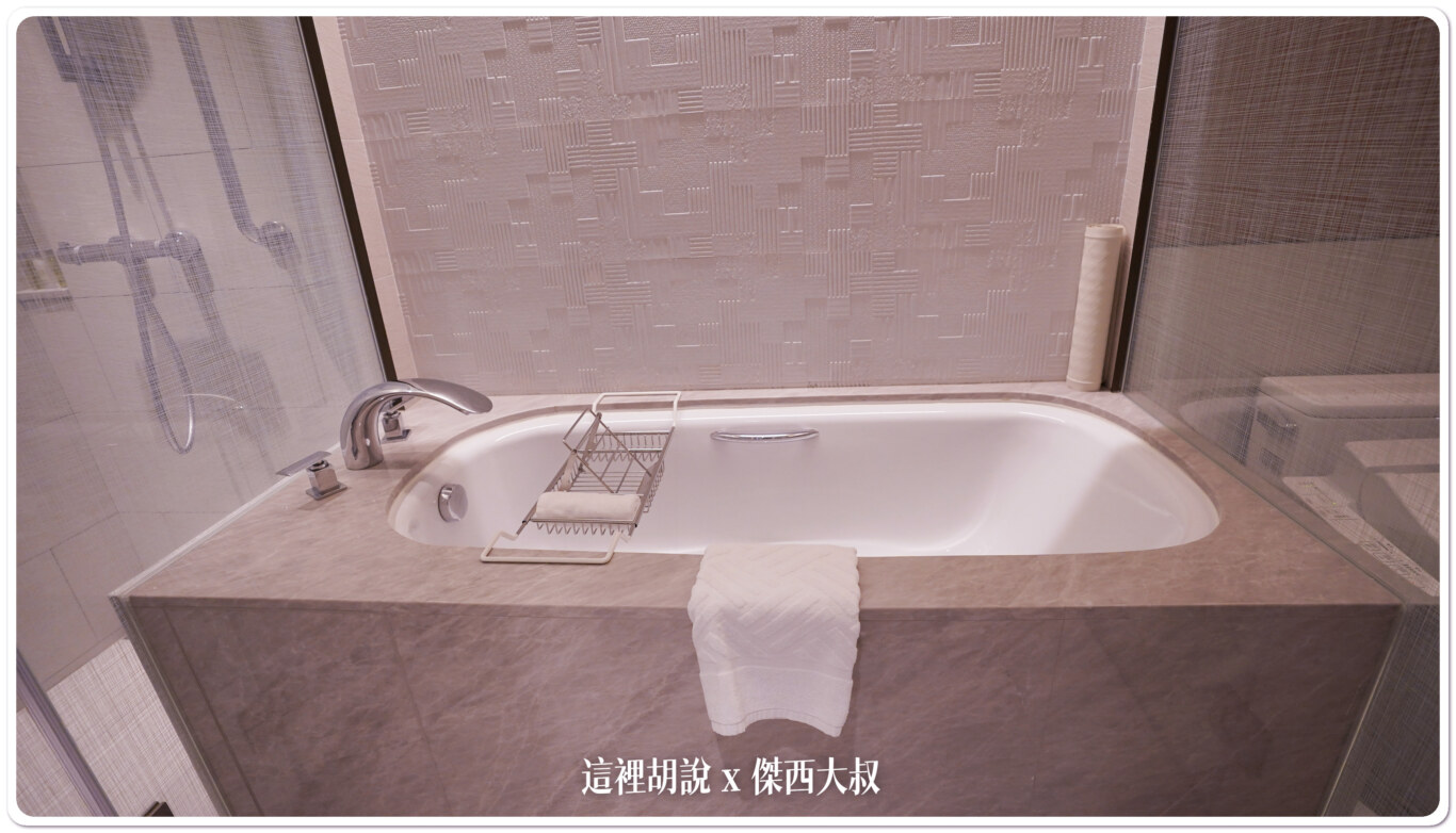 新北板橋住宿:新板希爾頓 Hilton Sinban 板橋車站:浴室 新北板橋住宿:新板希爾頓 Hilton Sinban 板橋車站:浴室