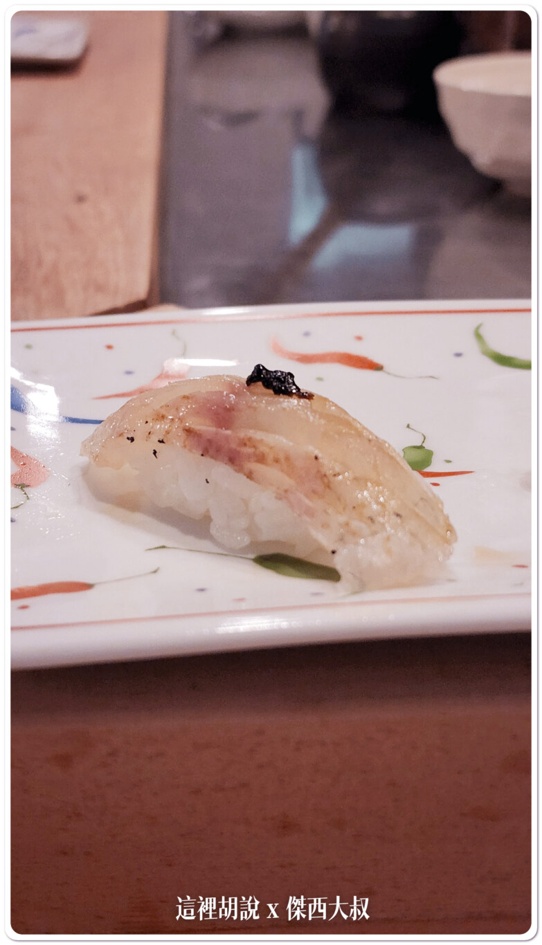 台北市信義區美食：平壽司 二訪壽司店面：上菜 !