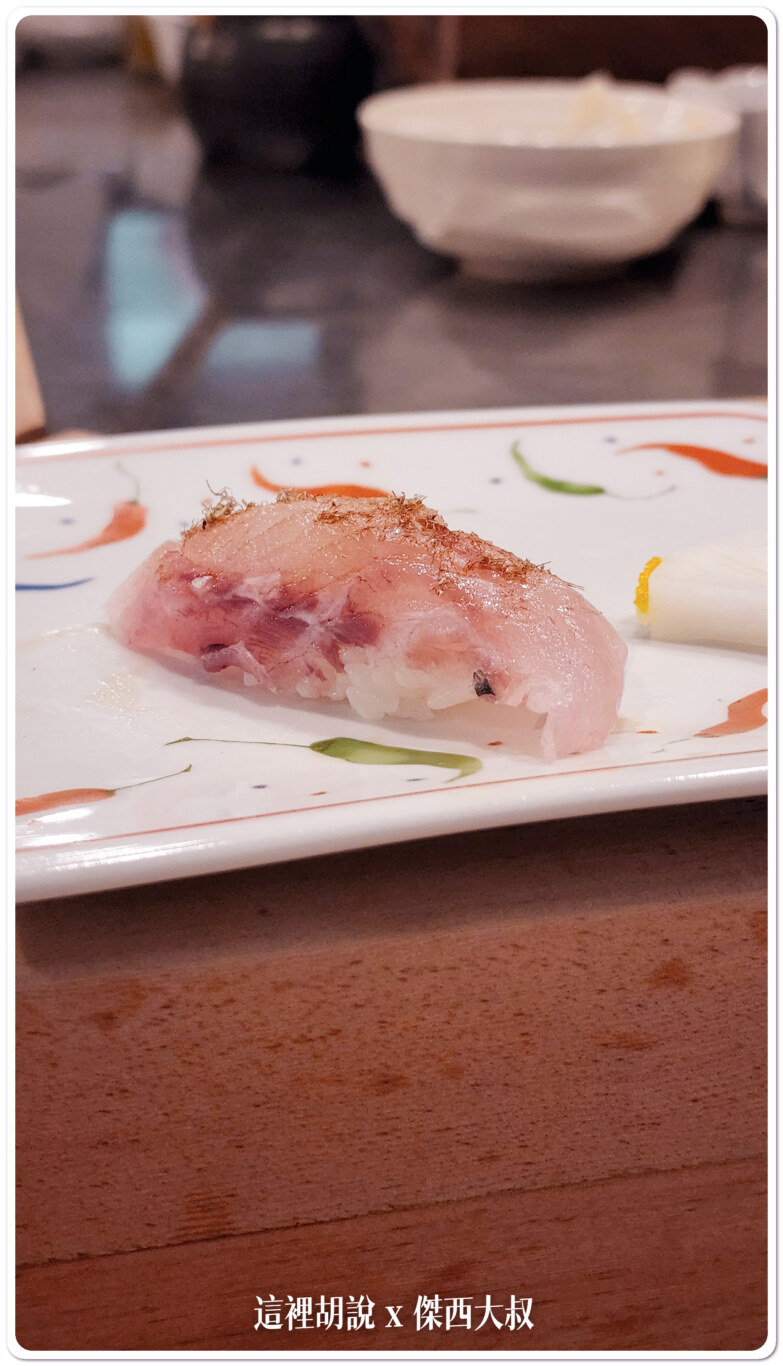 台北市信義區美食：平壽司 二訪壽司店面：上菜 !