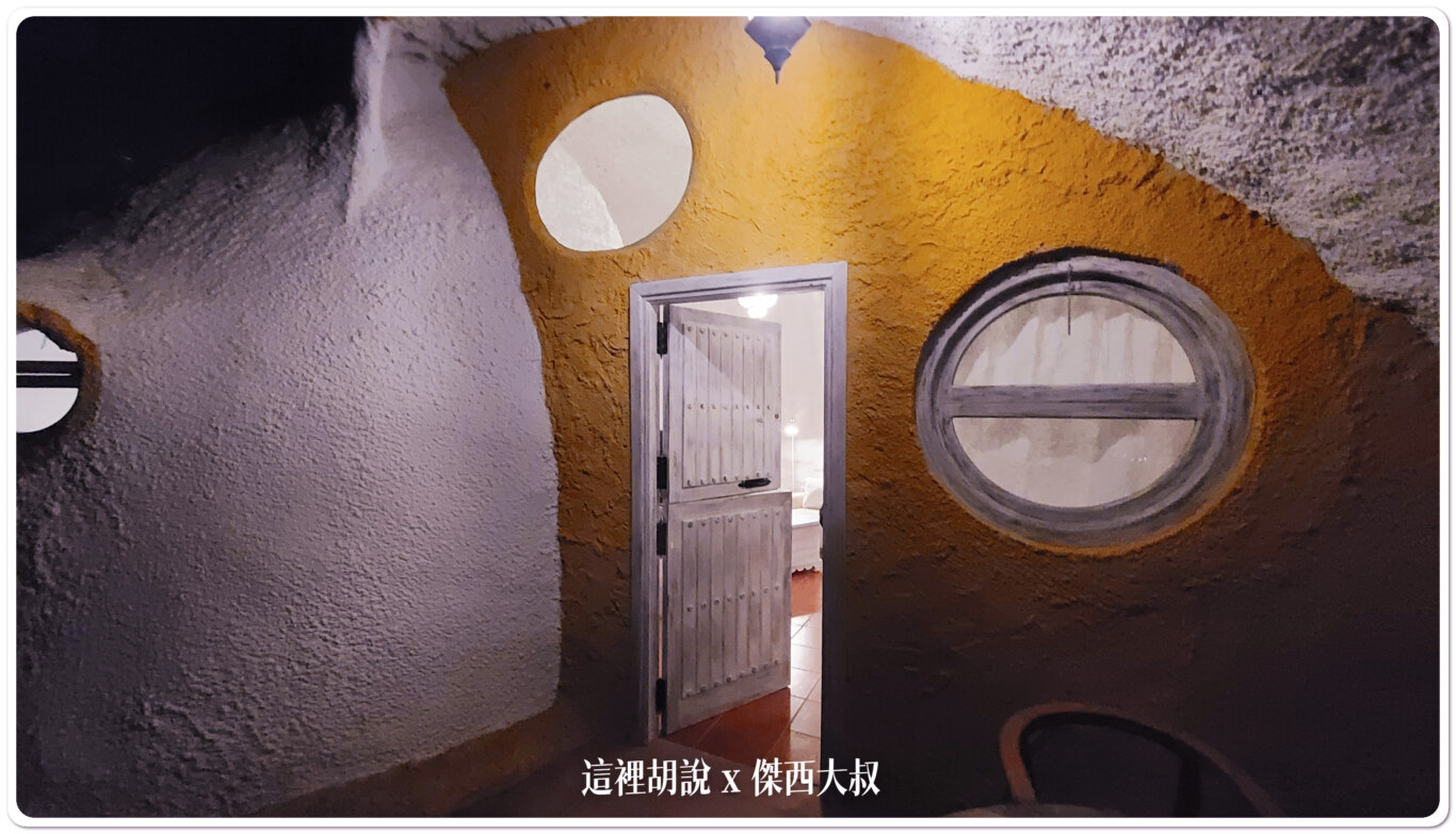 西班牙南部馬拉加：山坡上的蝸牛小屋：房間：蝸牛房型