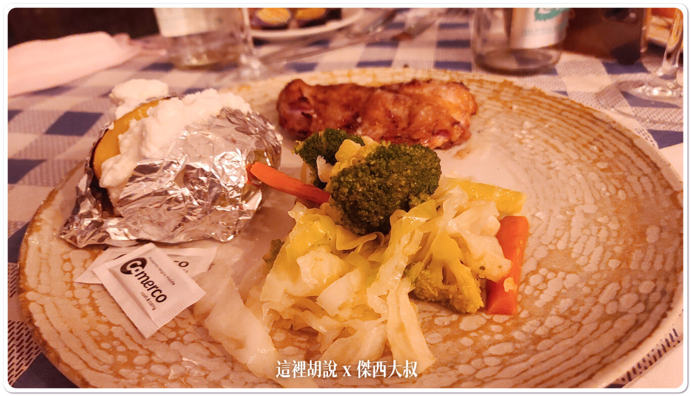 西班牙南部馬拉加：山坡上的蝸牛小屋：晚餐