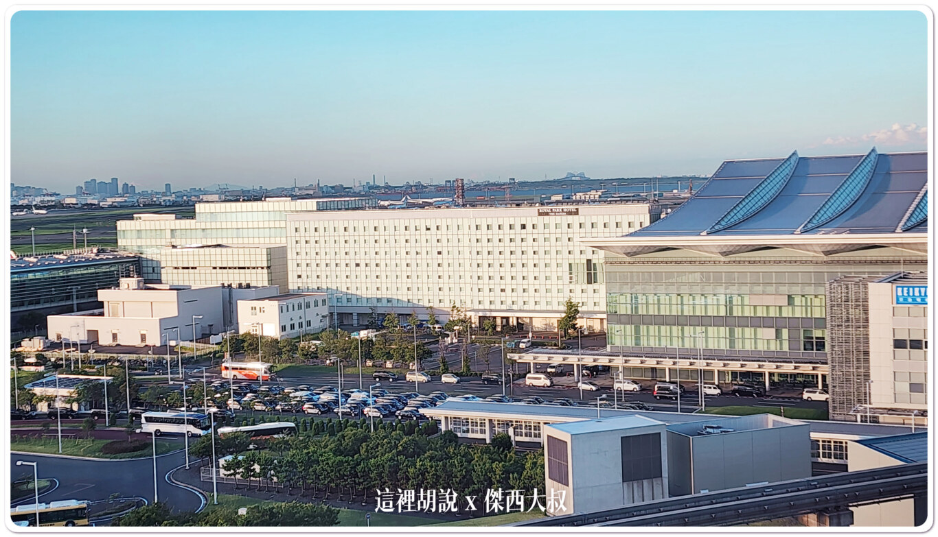 從對面拍過來中間這個建築物就是皇家花園酒店