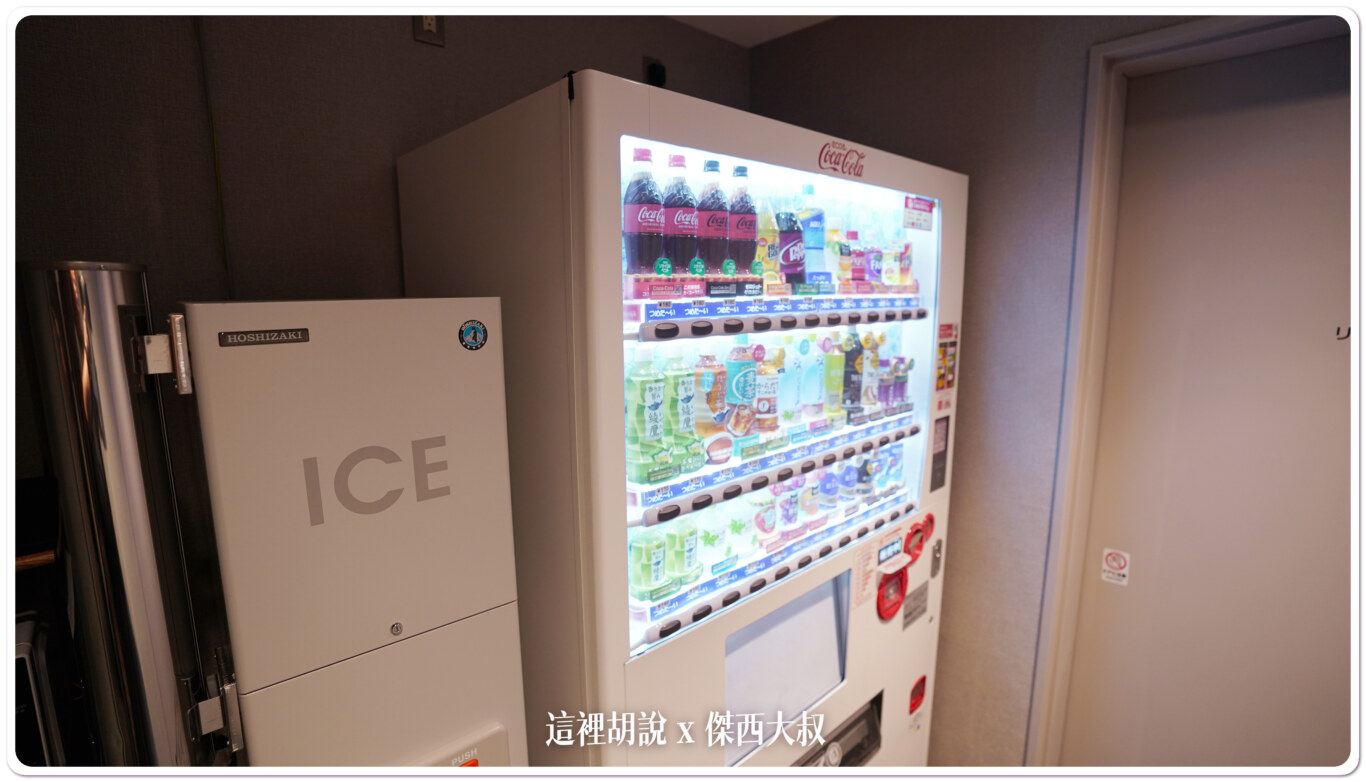 每層樓都有自動販賣機跟微波爐還有AED 每層樓都有自動販賣機跟微波爐還有AED