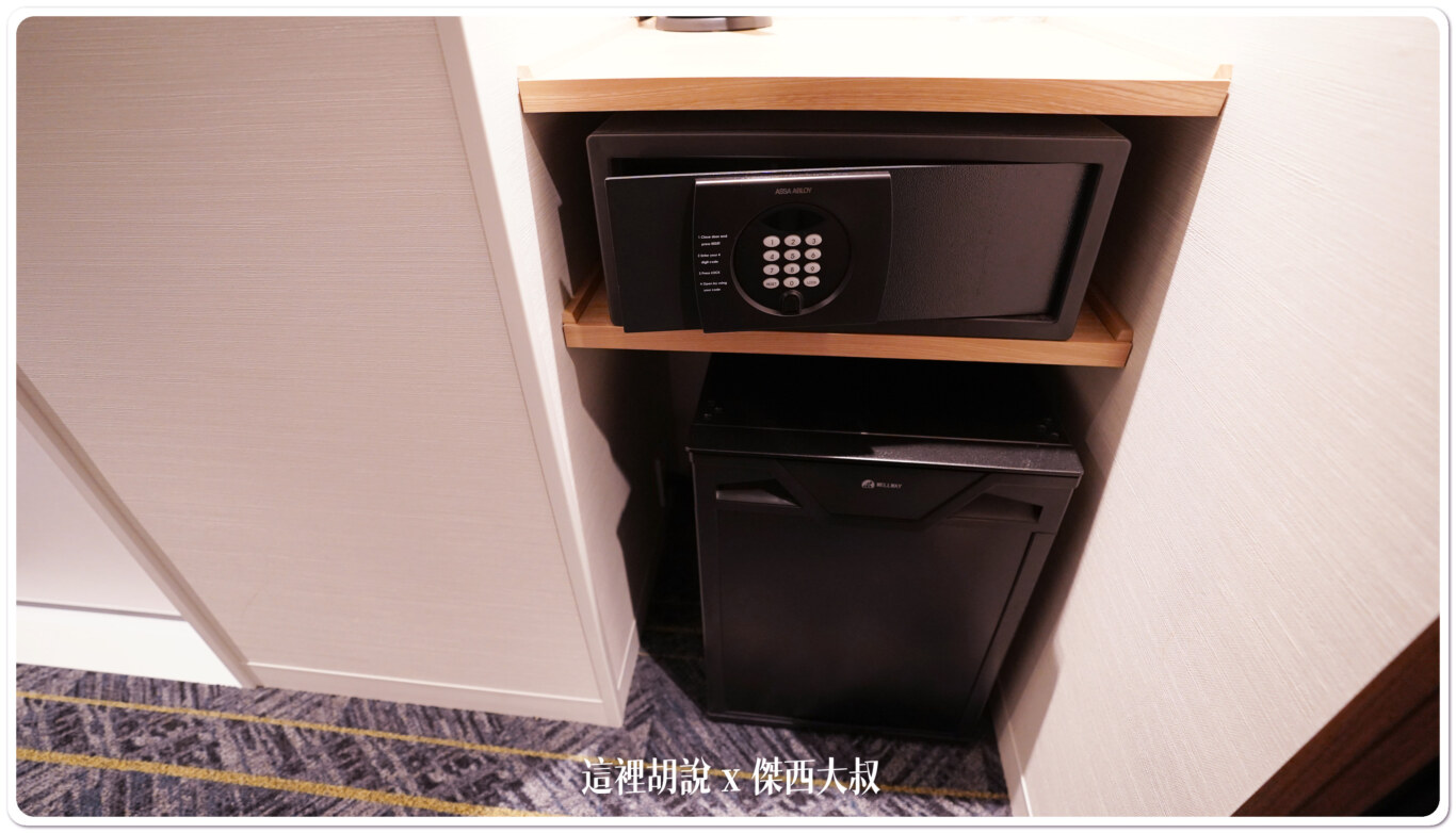 冰箱跟保險箱在MINI下方 冰箱跟保險箱在MINI下方