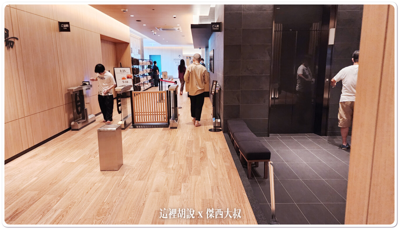 直接走右側的入口入內