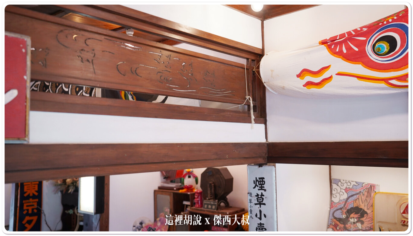 這個房間當中的飾片稱作為欄間是保留房間之內通風使用