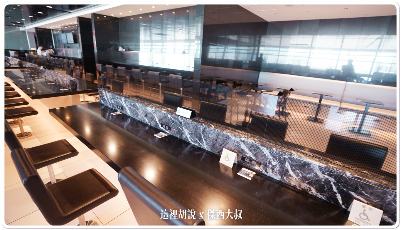 羽田機場全日空ANA貴賓室 第三航廈 接近110號門 樓下有7-11:空間座位 羽田機場全日空ANA貴賓室 第三航廈 接近110號門 樓下有7-11:空間座位