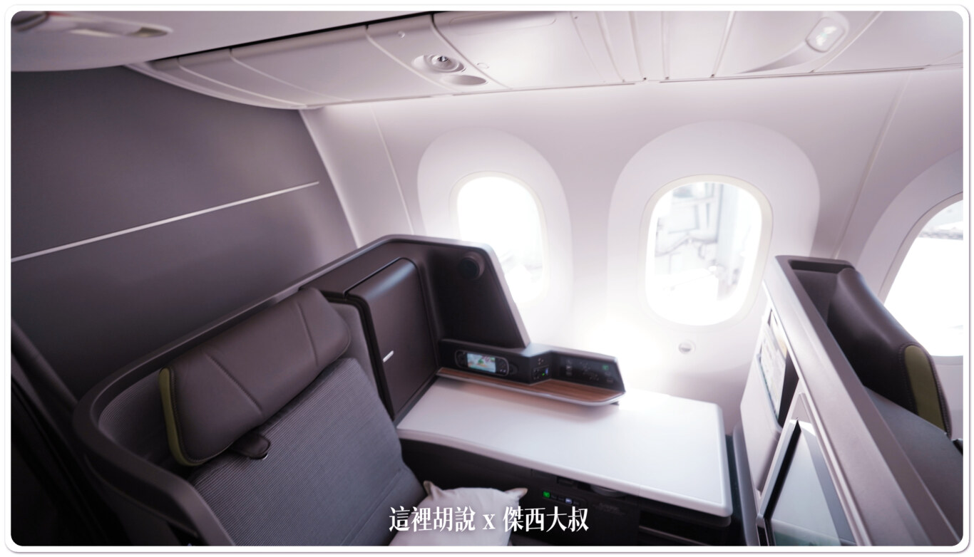 長榮航空飛行紀錄 787-10 HND-TSA 羽田松山 短程商務艙餐點服務開箱：787-10 商務艙