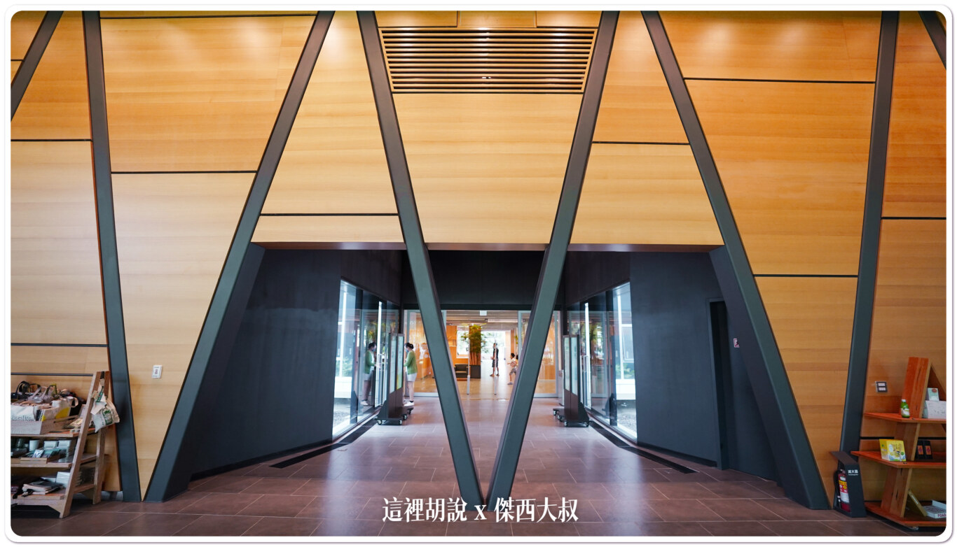 這才是圖書館的正式入口