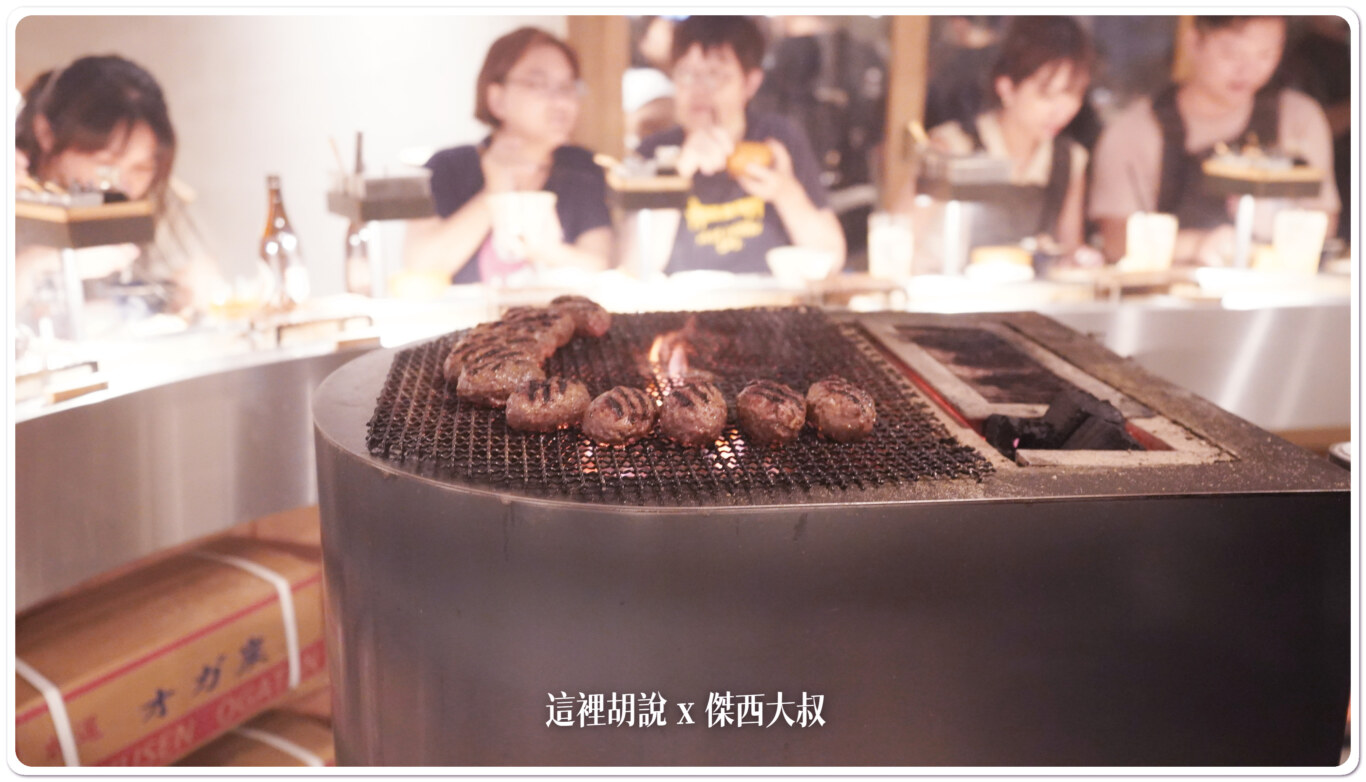 漢堡在這張照片當中都在小火區烤熟
