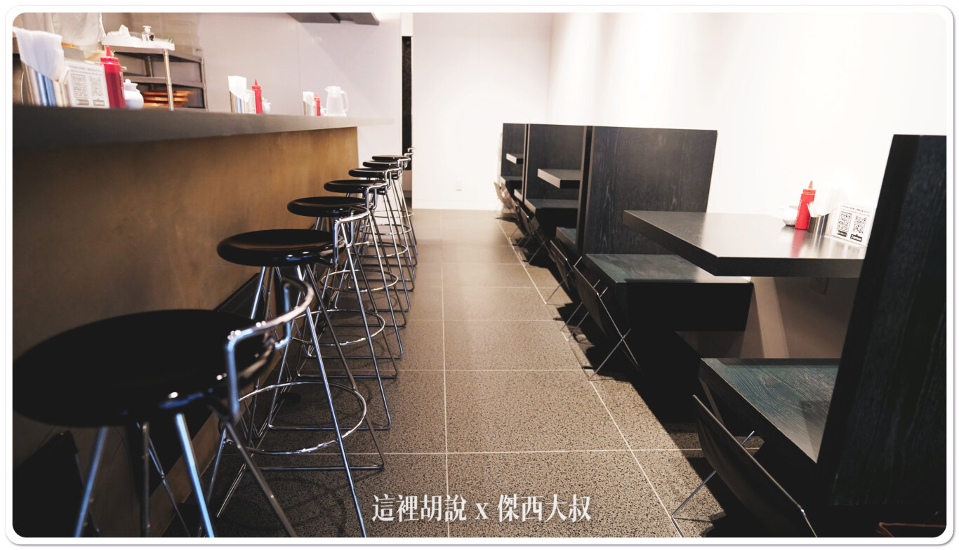 店內的的座位並沒有太複雜 店內的的座位並沒有太複雜