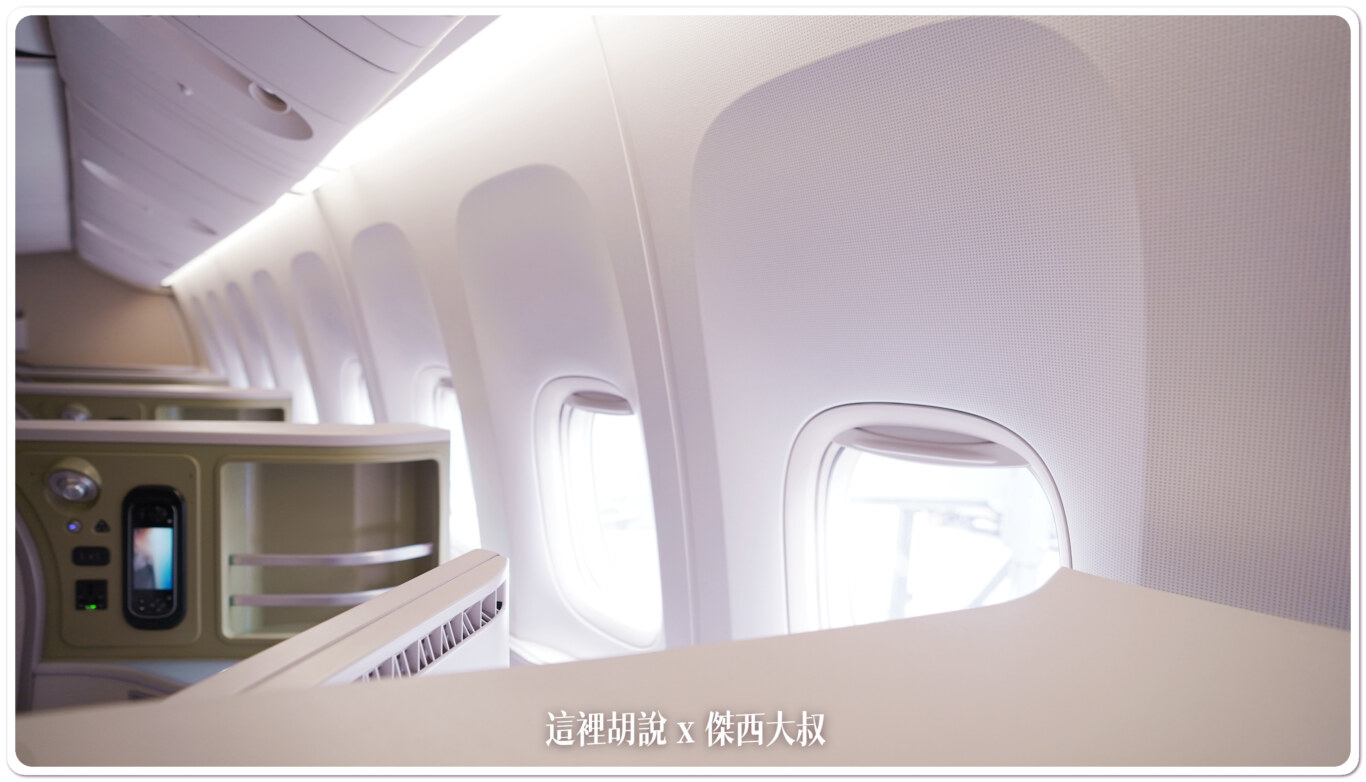 長榮航空飛行紀錄 BR67 TPE-LHR 台北-倫敦希斯洛 商務艙 77B B-16738：客艙的角落