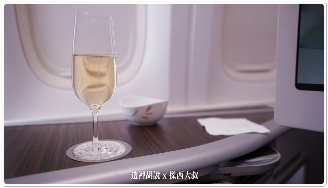 喝酒不開車 開車不喝酒 未滿十八歲請勿飲酒