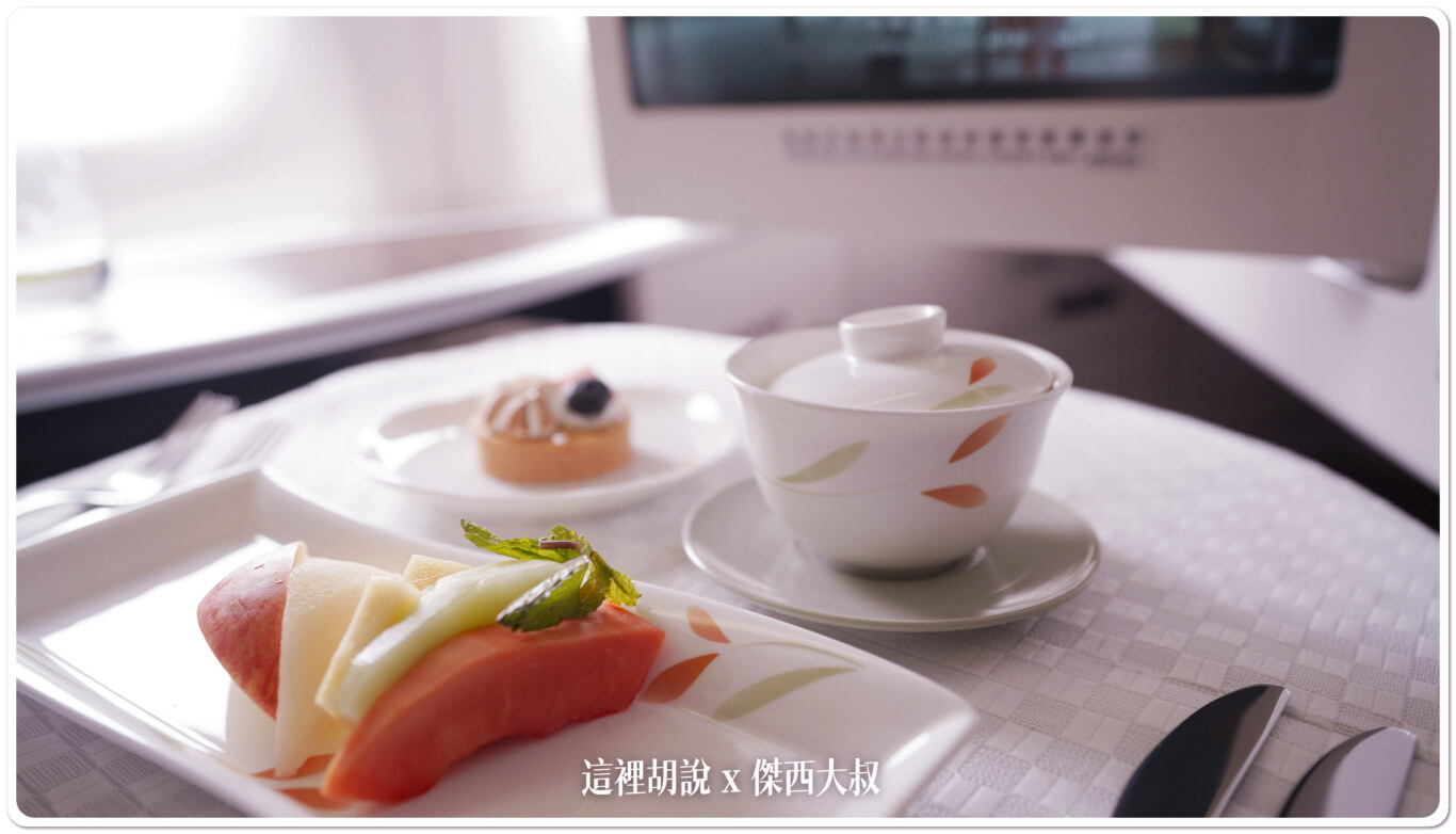 長榮航空飛行紀錄 BR67 TPE-LHR 台北-倫敦希斯洛 商務艙 77B B-16738：TPE-BKK 餐飲服務