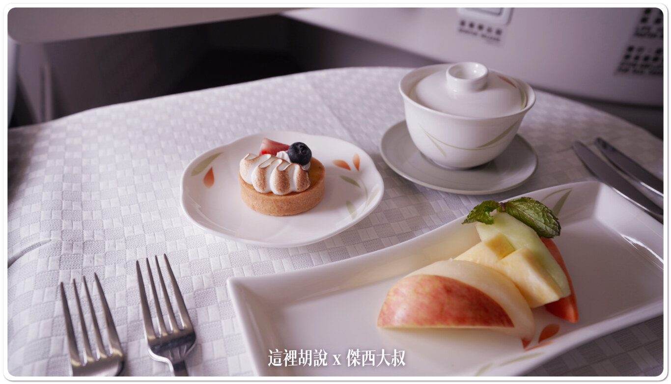 長榮航空飛行紀錄 BR67 TPE-LHR 台北-倫敦希斯洛 商務艙 77B B-16738：TPE-BKK 餐飲服務